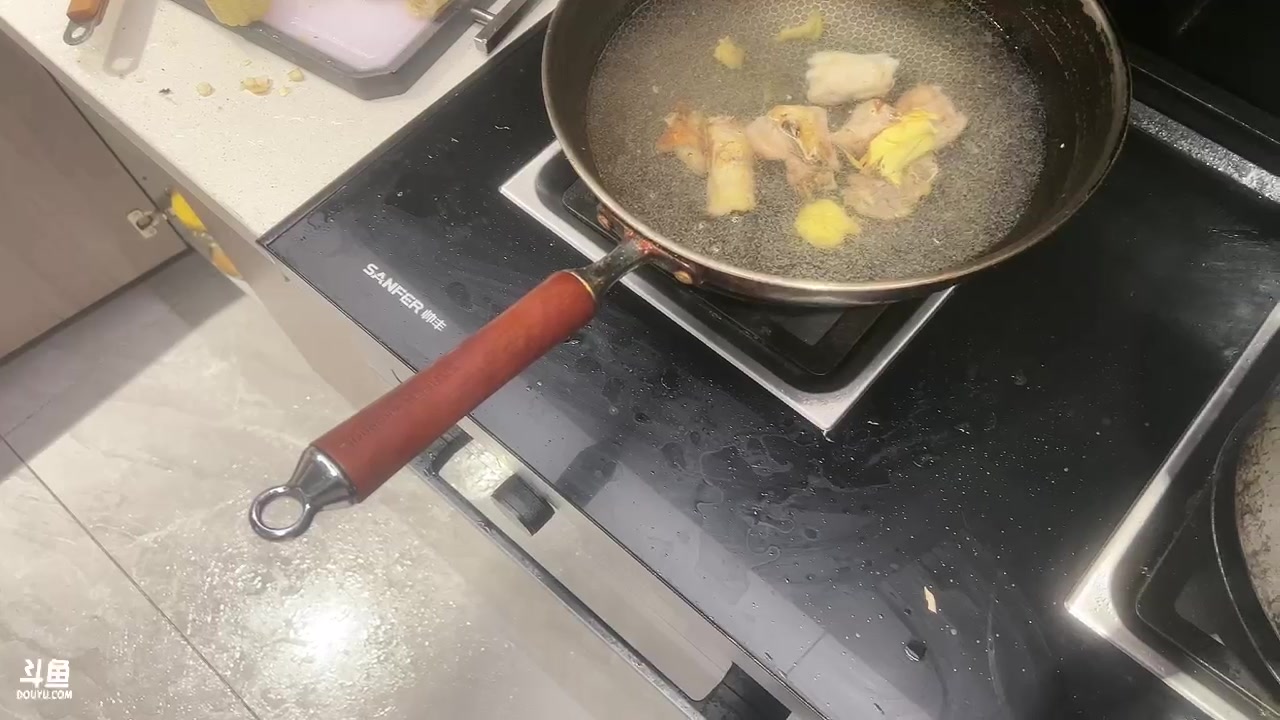 【2023-11-14 01点场】国宝佳悦：锻炼  做饭  聊天