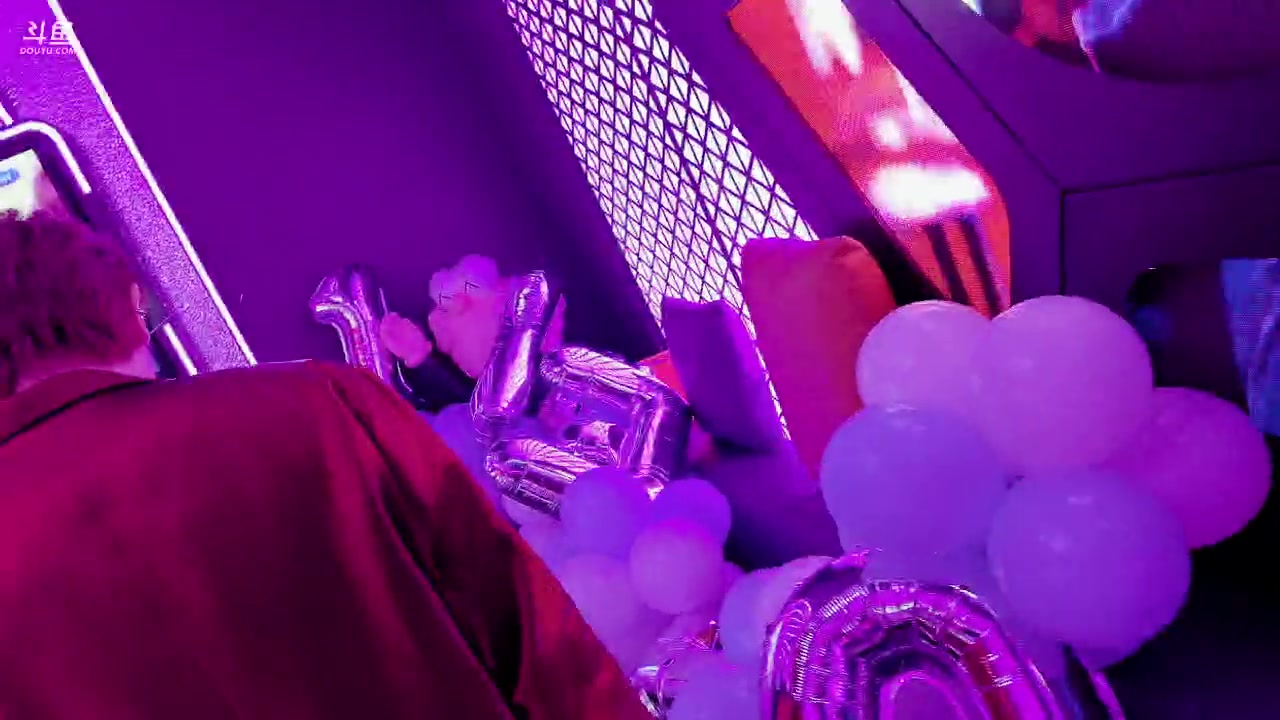 【2023-11-16 21点场】BLUE呀丶：19点开播过生日