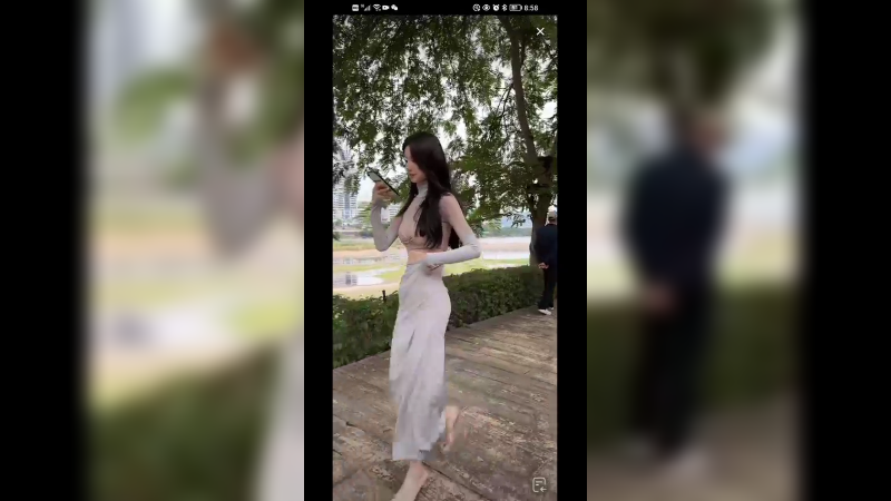 美女一大早在河边走路直播，真好看