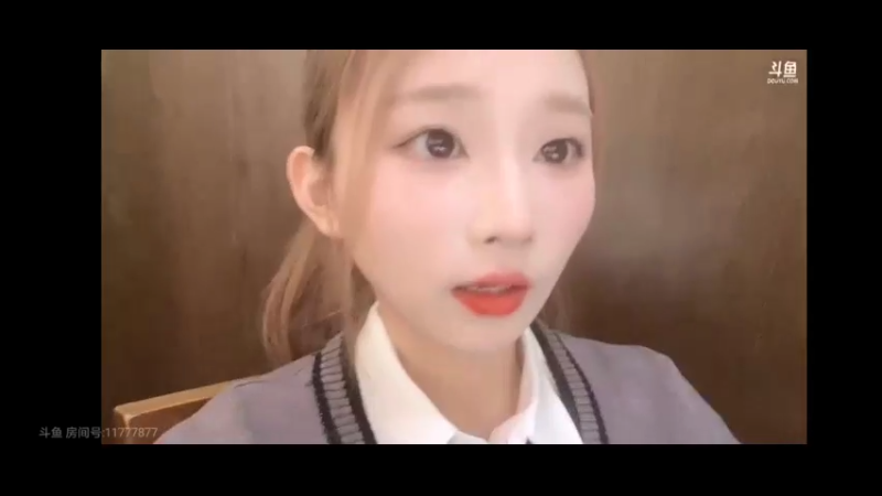 美女主播准备和大家吃饭了