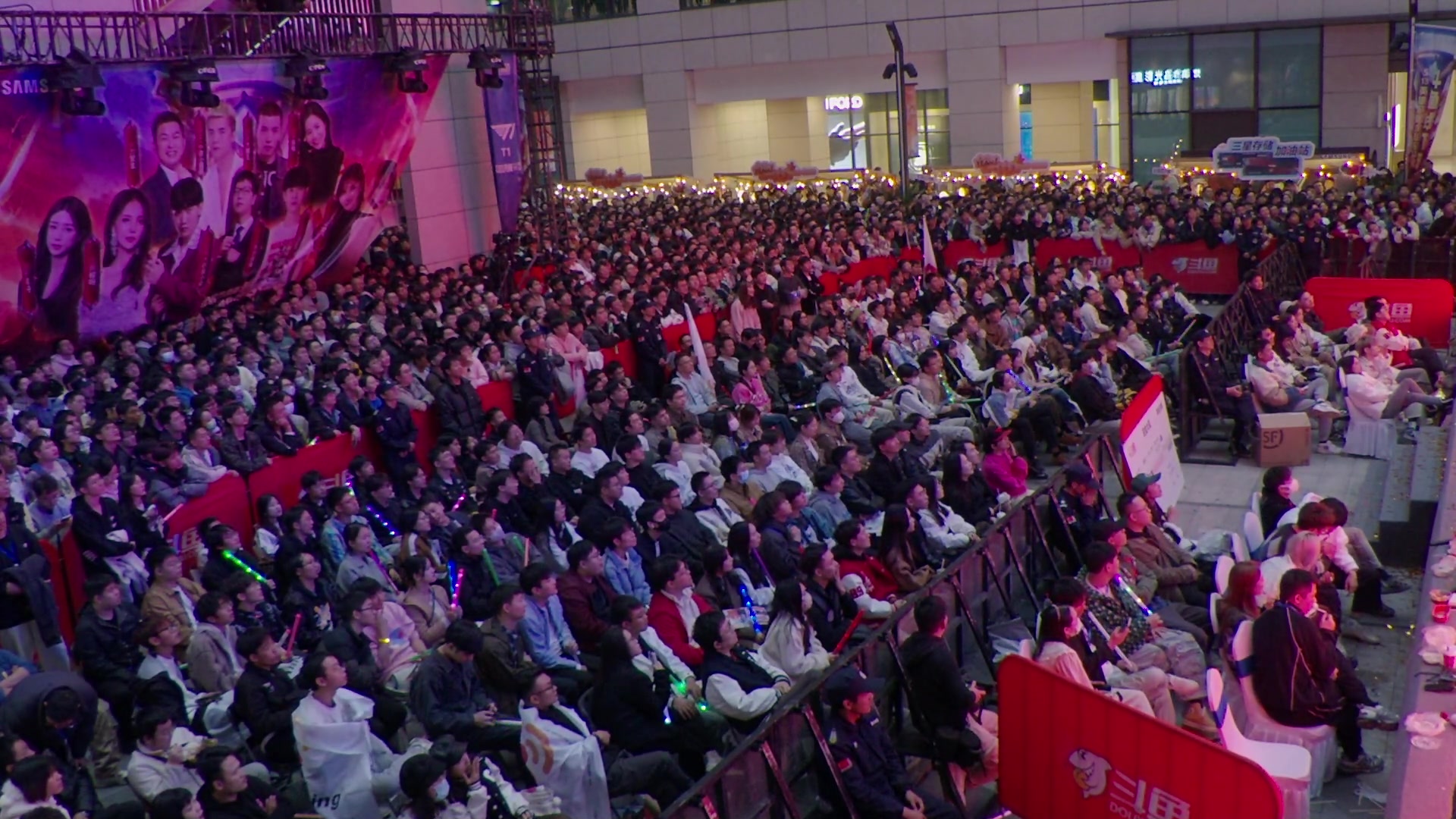 【2023-11-19 16点场】余小C真的很强：余小C：播播户外，参加活动