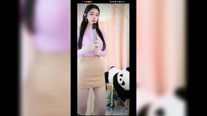 美女身材不错啊，今天衣服好漂亮