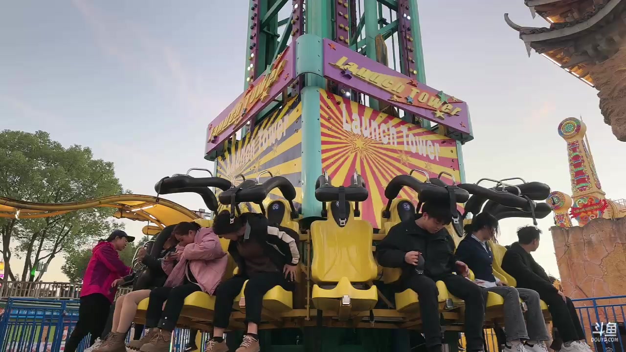 【2023-11-22 16点场】轰轰仔：轰轰：今天出发横店实习探班！废柴请选我！