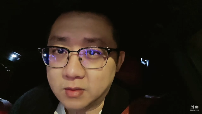 我在斗鱼看小鱼小鱼吃虾米直播户外