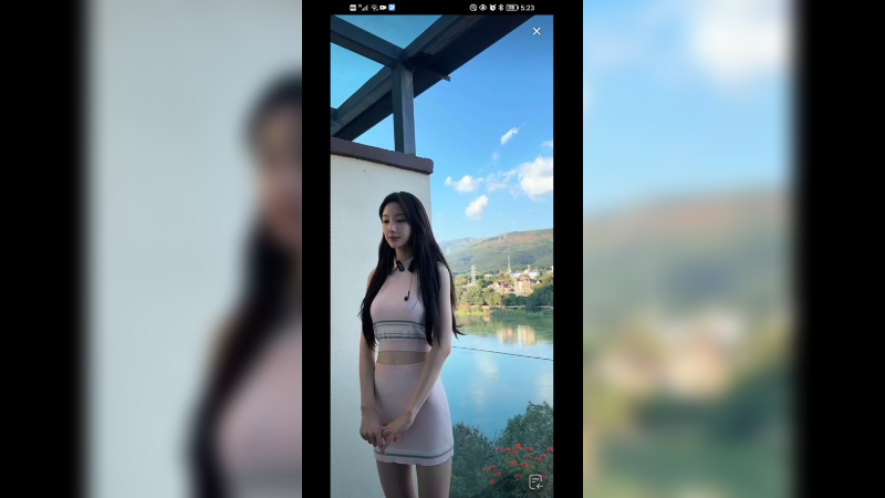 美女在家直播聊天，今天衣服好漂亮