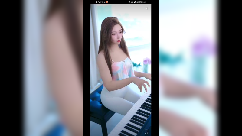 美女弹琴好听，今天衣服好漂亮
