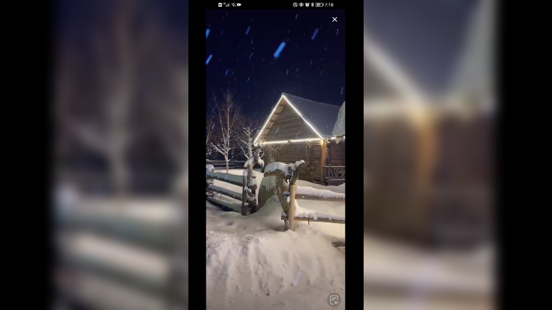 晚上在新疆看雪，很安静，吃火锅好