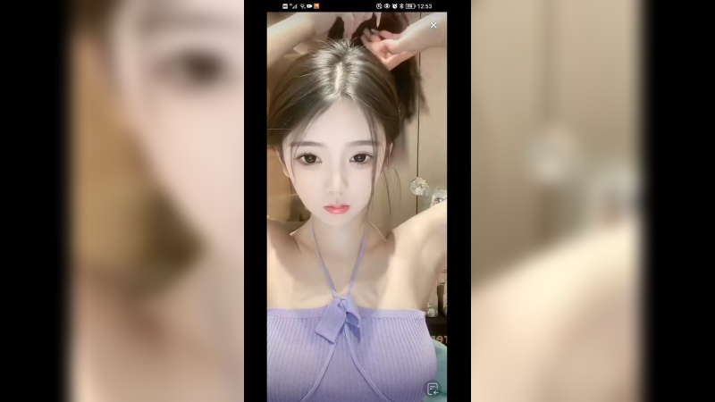 美女不苟言笑，挺好看