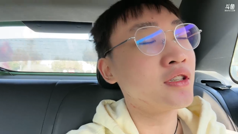 【英雄联盟】胸肌很大的良小伞的精彩时刻 20231127 11点场