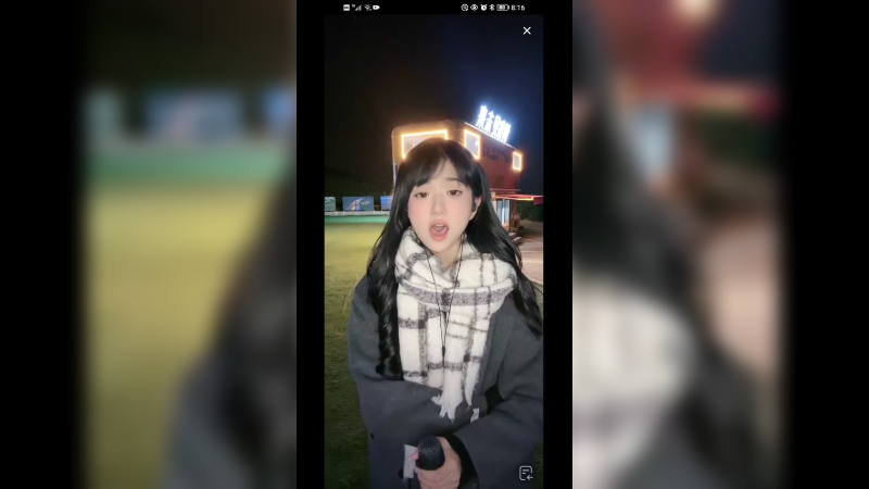 美女唱歌好听，可爱的