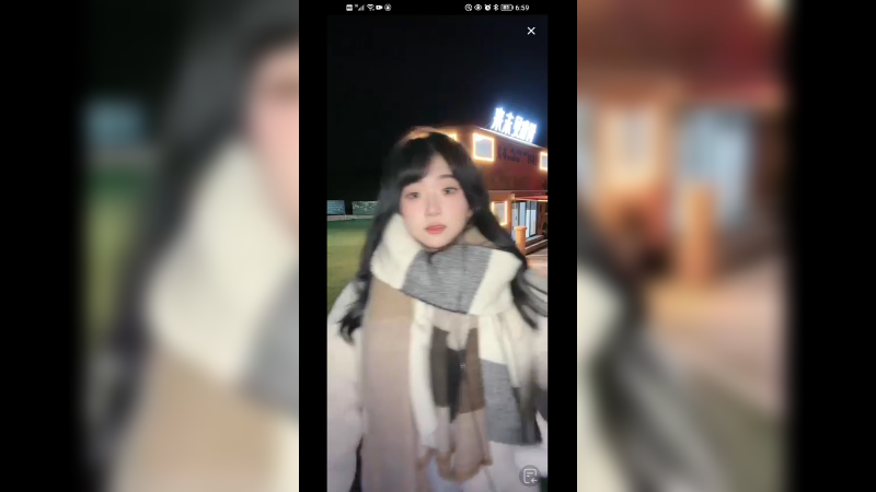 美女唱歌好听，可爱