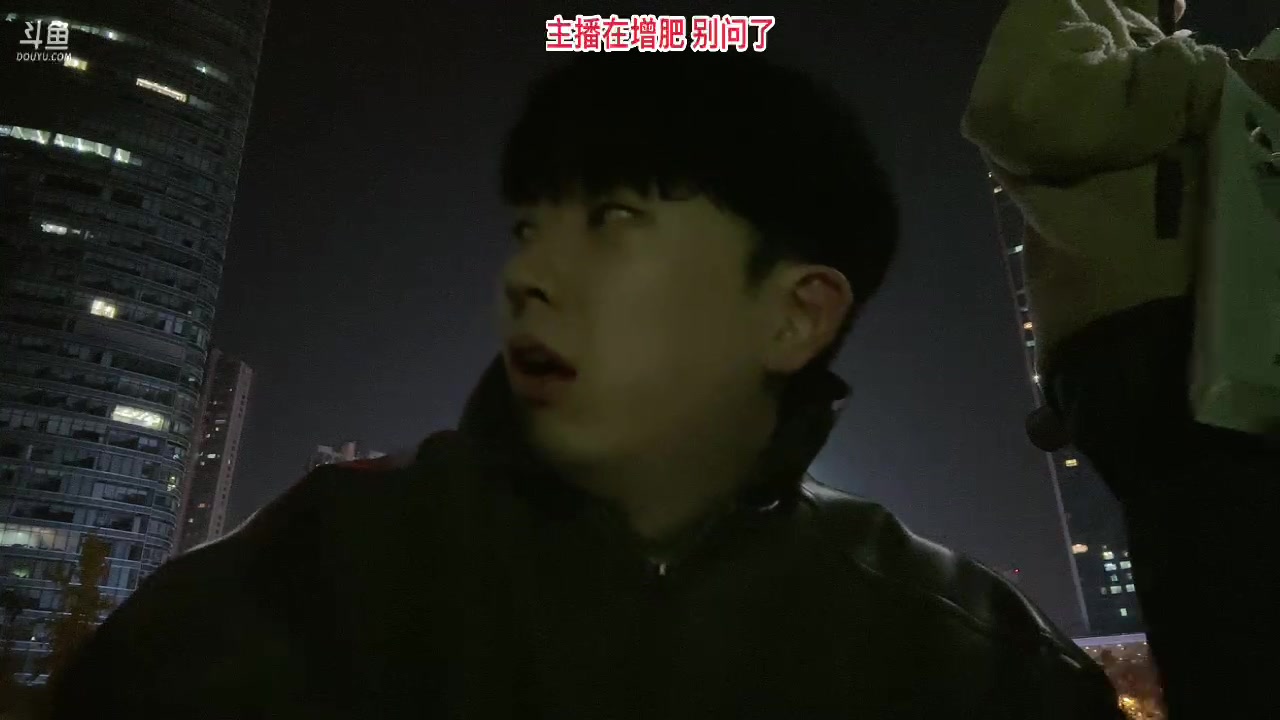 【2023-11-28 22点场】叁三QvQ：今晚八点左右开播