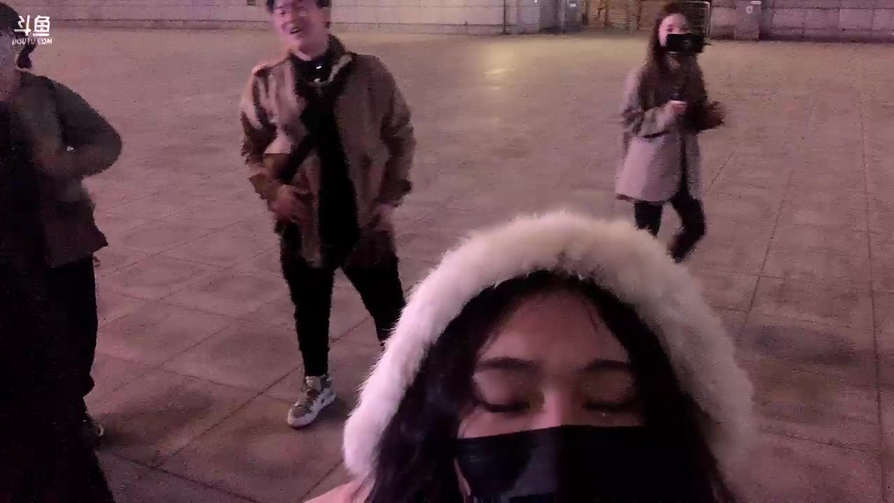 【2023-11-28 20点场】一条小团团OvO：八点开播户外猫抓老鼠