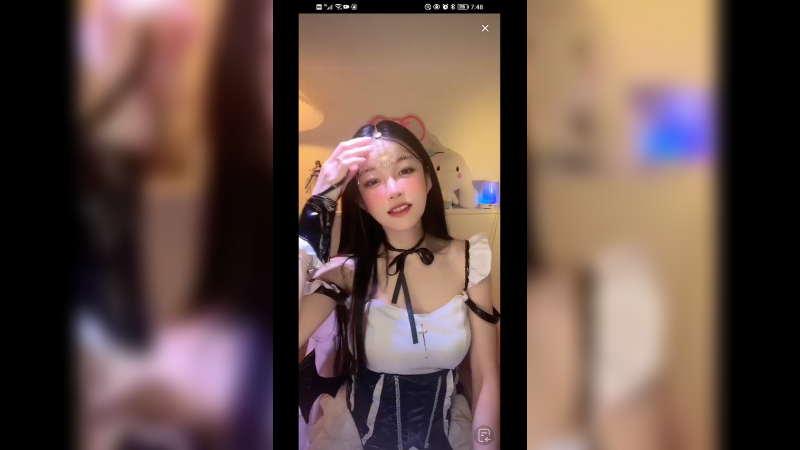 美女打扮不错