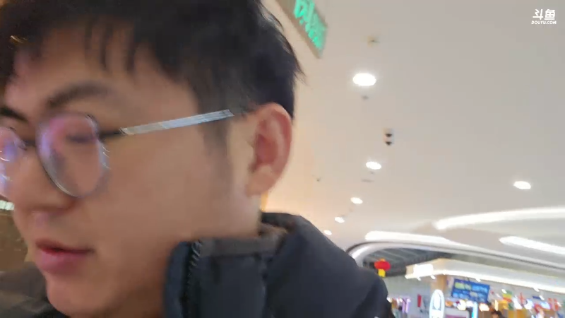 我在斗鱼看火力堂主直播户外