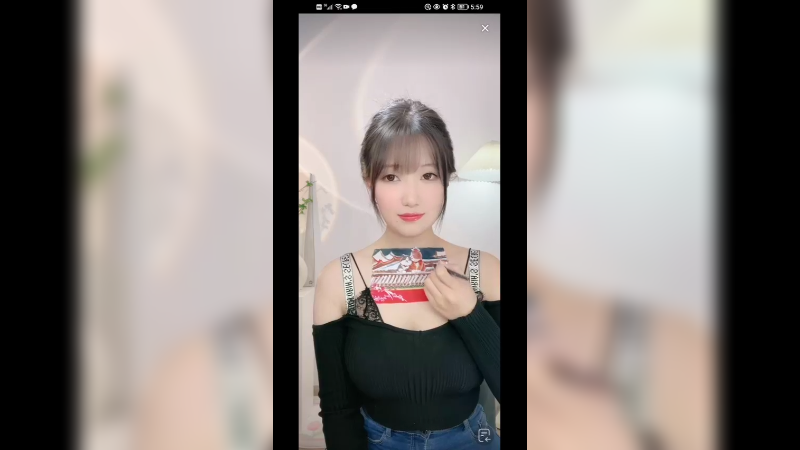 美女画画真好看