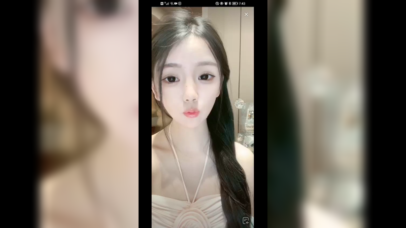 美女受不了网友说她没才艺来赚钱