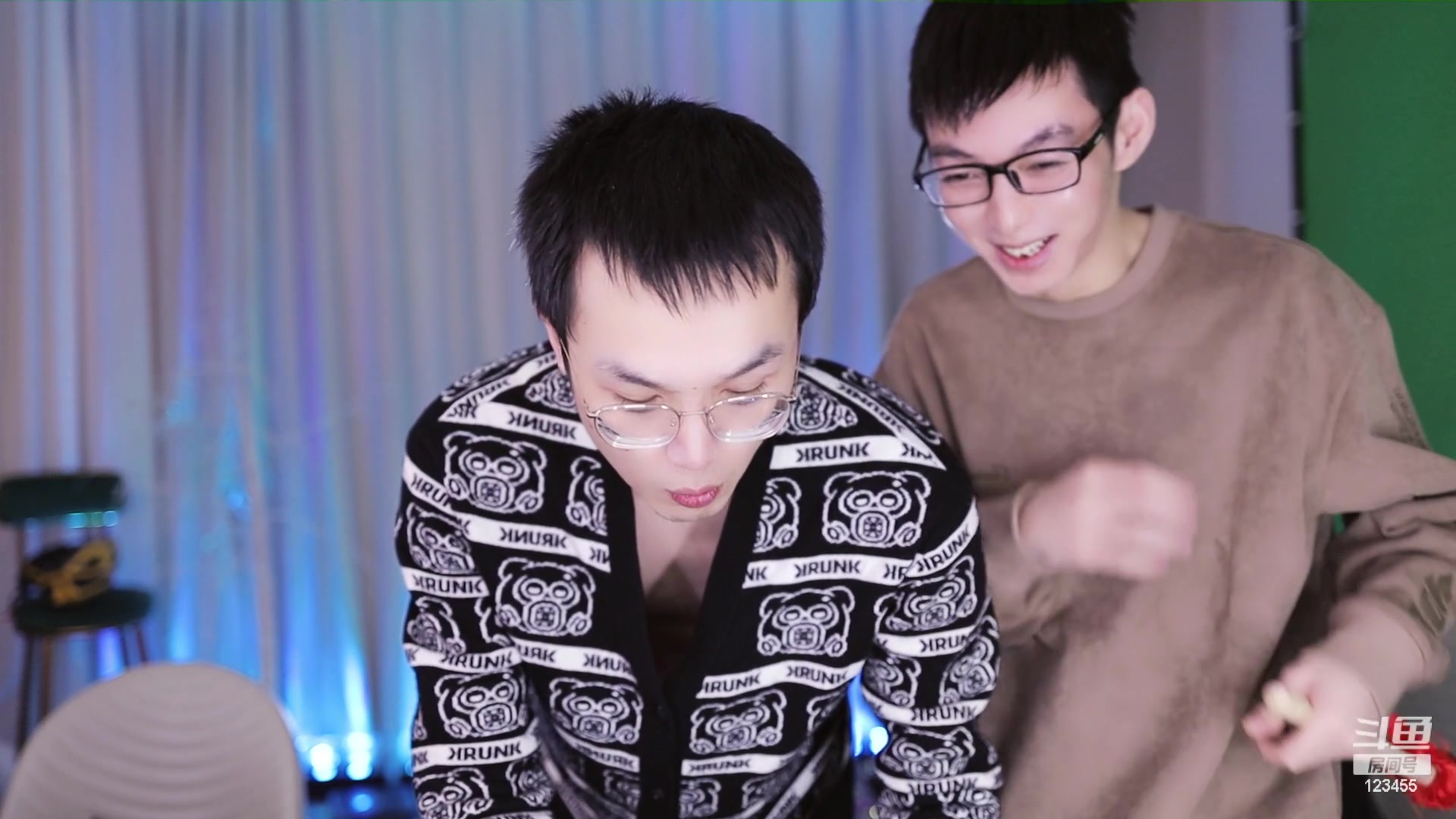 【2023-12-02 20点场】南波儿大魔王丶：云顶王者归来!三英战吕布！