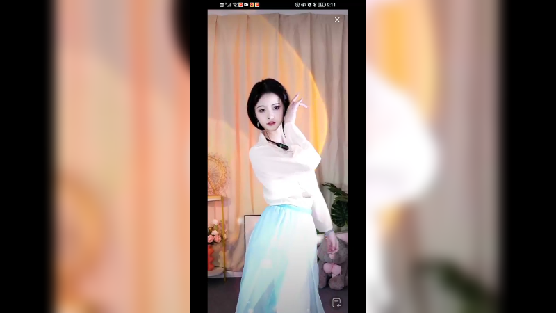 美女表演舞蹈好唯美
