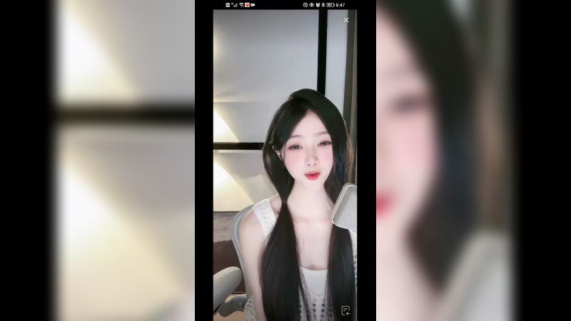 美女唱歌可爱，今天发型好淑女