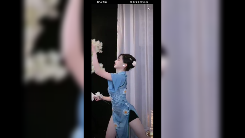 美女表演古典舞
