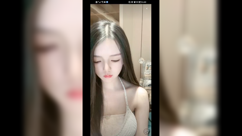 美女直播赚钱，很高冷啊