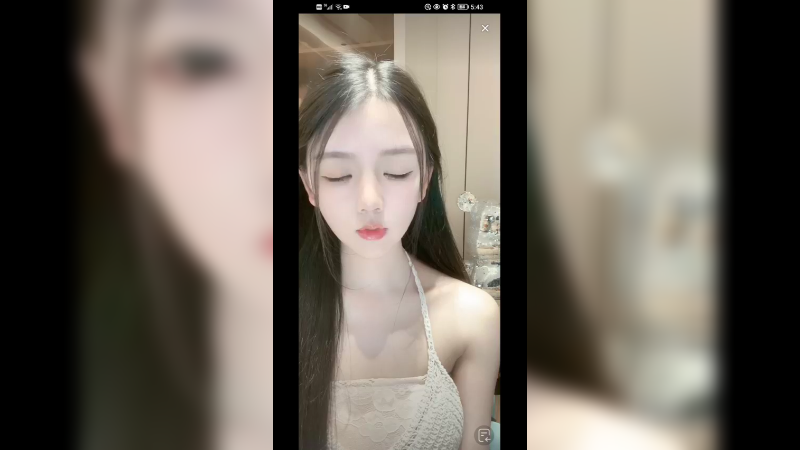 美女真可爱，就是不爱笑啊