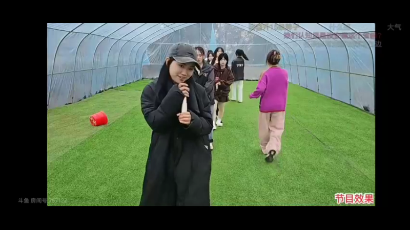 女主播排队回答问题，都不是很懂啊