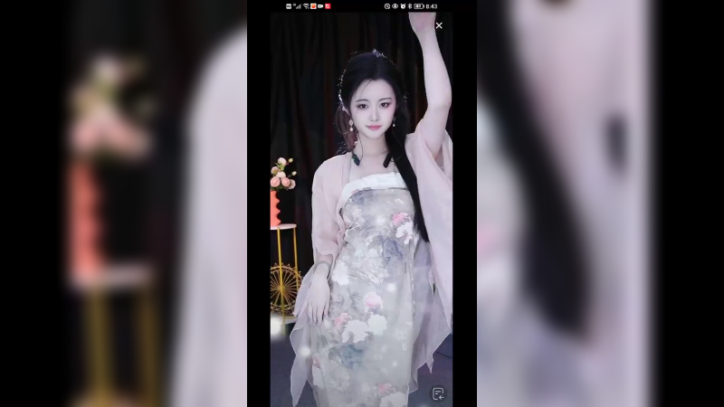 美女表演古典舞