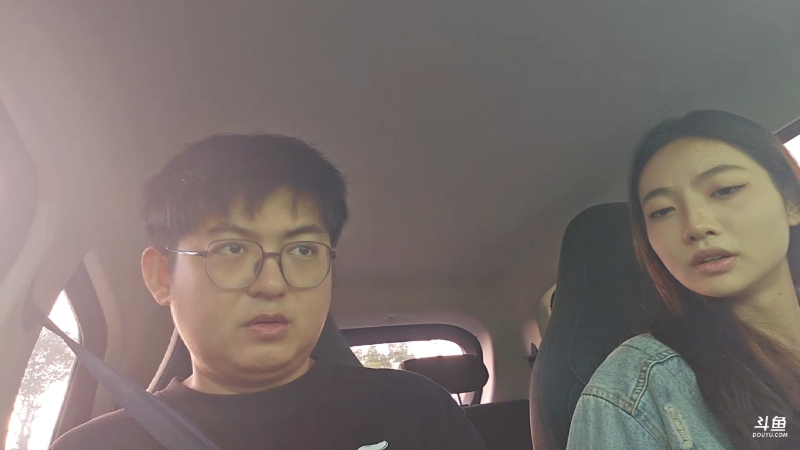 我在斗鱼看火力堂主直播户外
