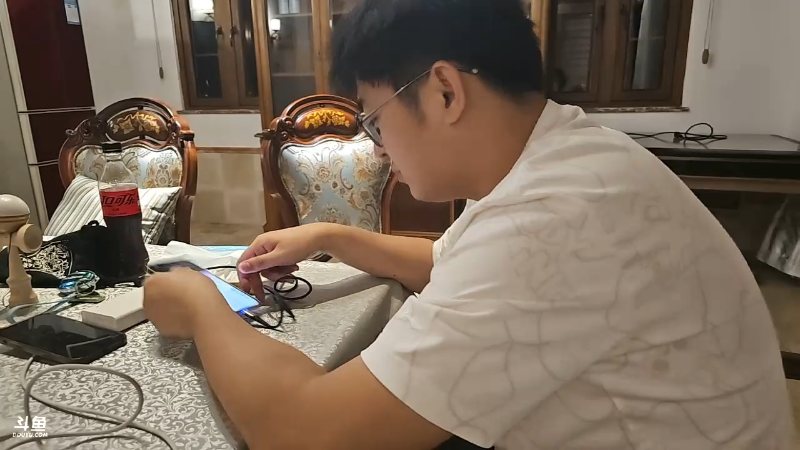我在斗鱼看火力堂主直播户外