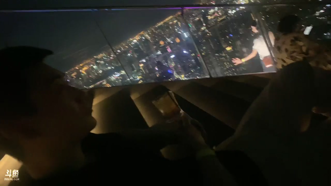 【2023-12-07 22点场】冰凡丶bbg：出去散心了 11号恢复直播