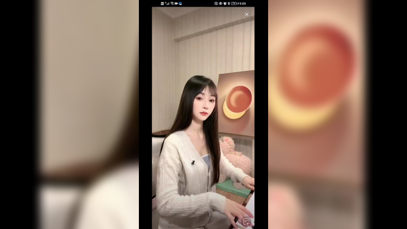美女冯弹琴可爱
