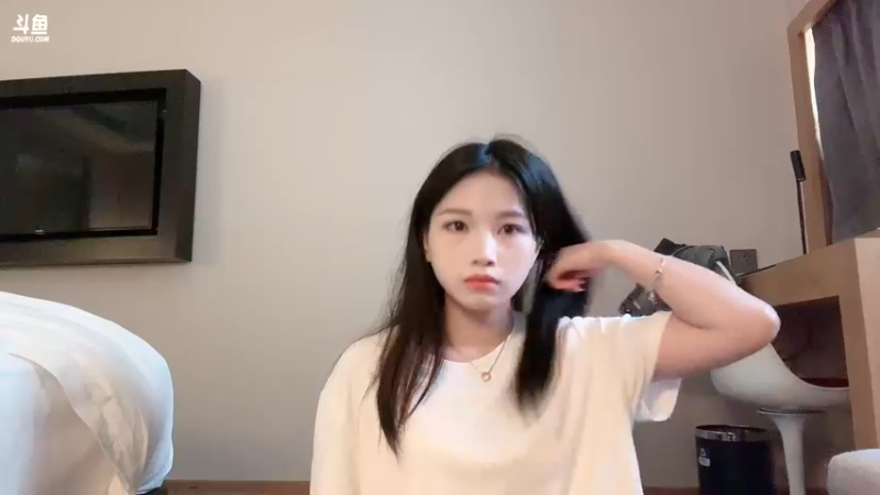 【2023-12-08 13点场】了憨憨UwU：主播周四至周六出门办事，偶尔开开户外