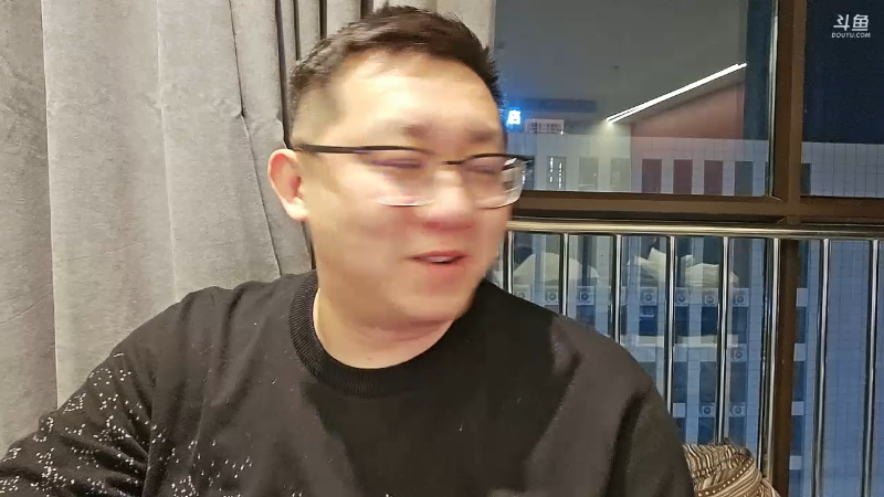 我在斗鱼看小鱼小鱼吃虾米直播户外