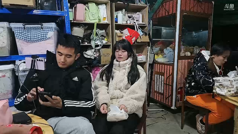 我在斗鱼看火力堂主直播户外