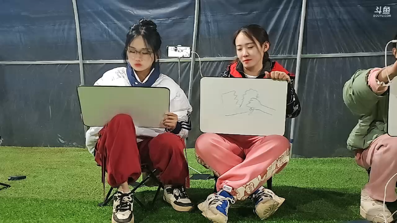 我在斗鱼看火力堂主直播户外