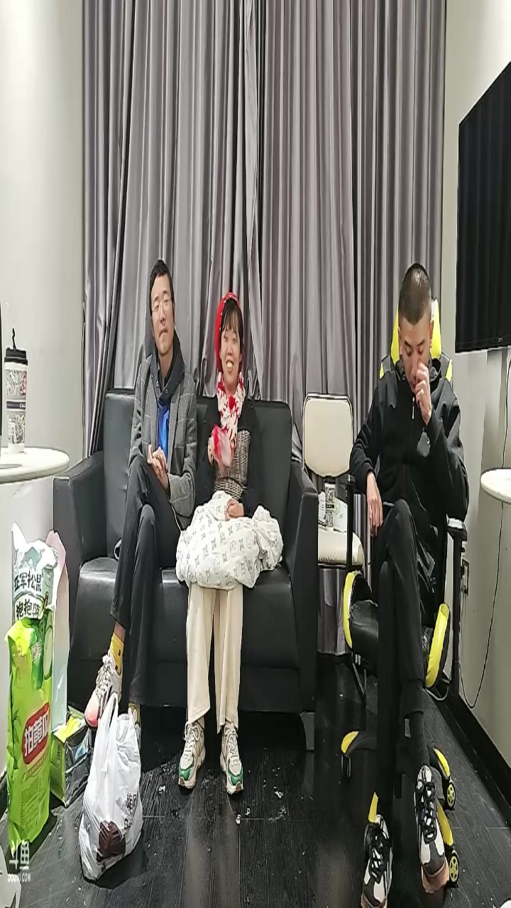 【2023-12-22 19点场】大嘴love：【疯狂的横店】