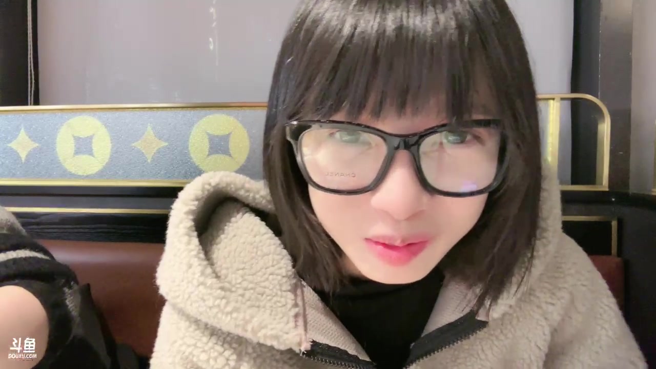 【2023-12-23 20点场】小溫dududu：【小奶团】6点开，播户外吃火锅～