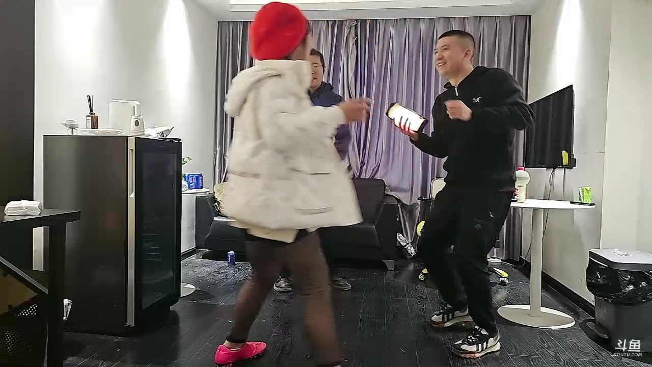 【2023-12-23 15点场】大嘴love：【疯狂的横店】