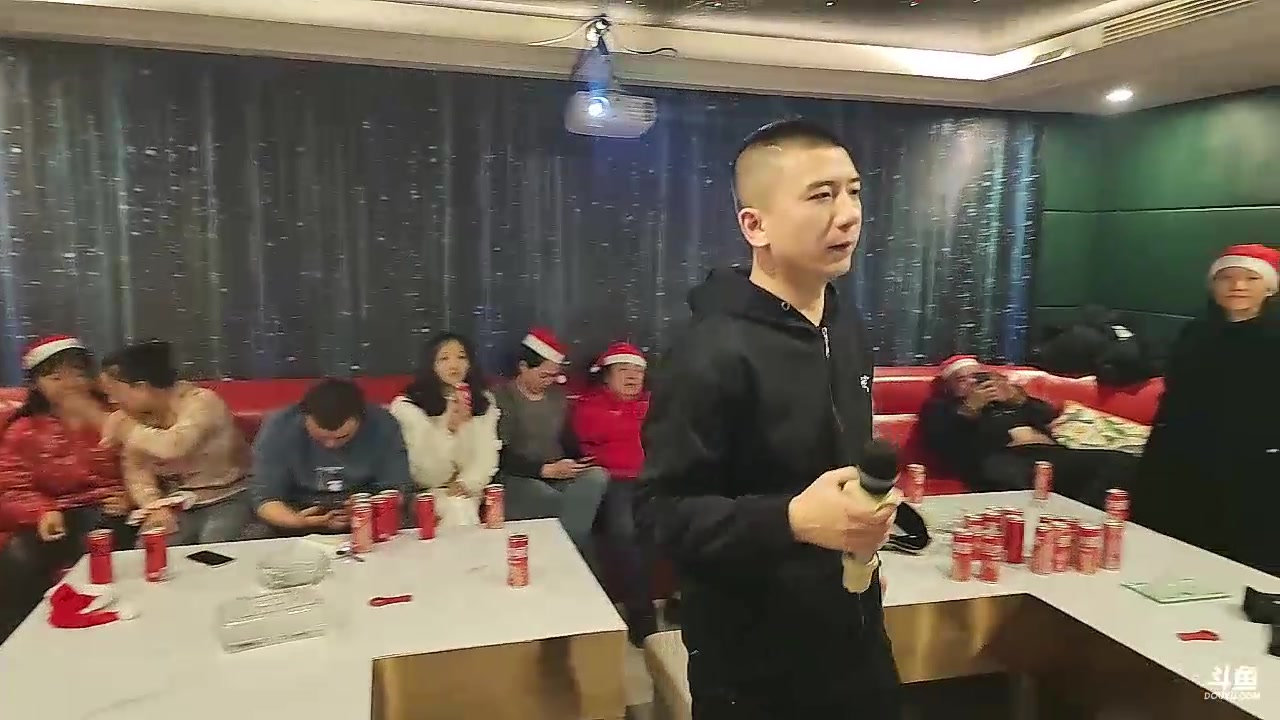 【2023-12-25 20点场】大嘴love：【疯狂的横店】