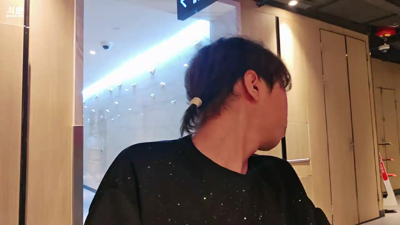 【2023-12-19 22点场】秀才冷男：今天在家玩游戏，浅播一手~