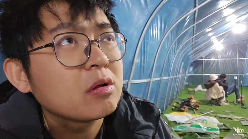 我在斗鱼看火力堂主直播户外