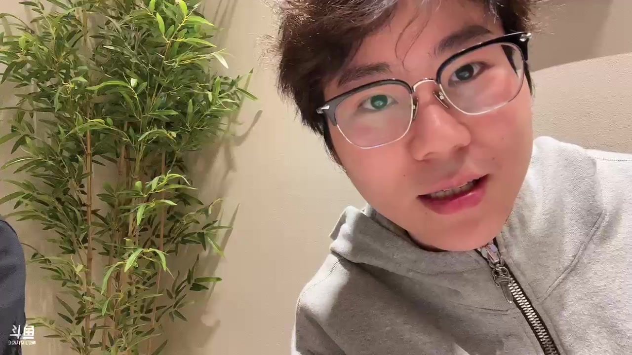 【2023-12-26 19点场】imxiaoxin：【✘-✘】小小户外吃个饭