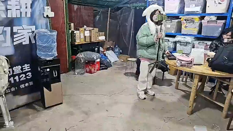 我在斗鱼看火力堂主直播户外