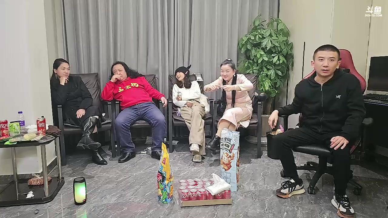 【2023-12-27 21点场】大嘴love：【疯狂的横店】