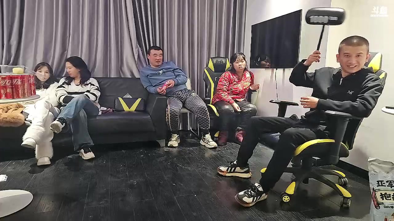【2023-12-26 21点场】大嘴love：【疯狂的横店】