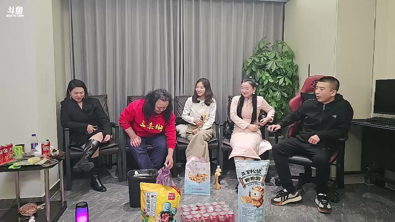 【2023-12-27 19点场】大嘴love：【疯狂的横店】