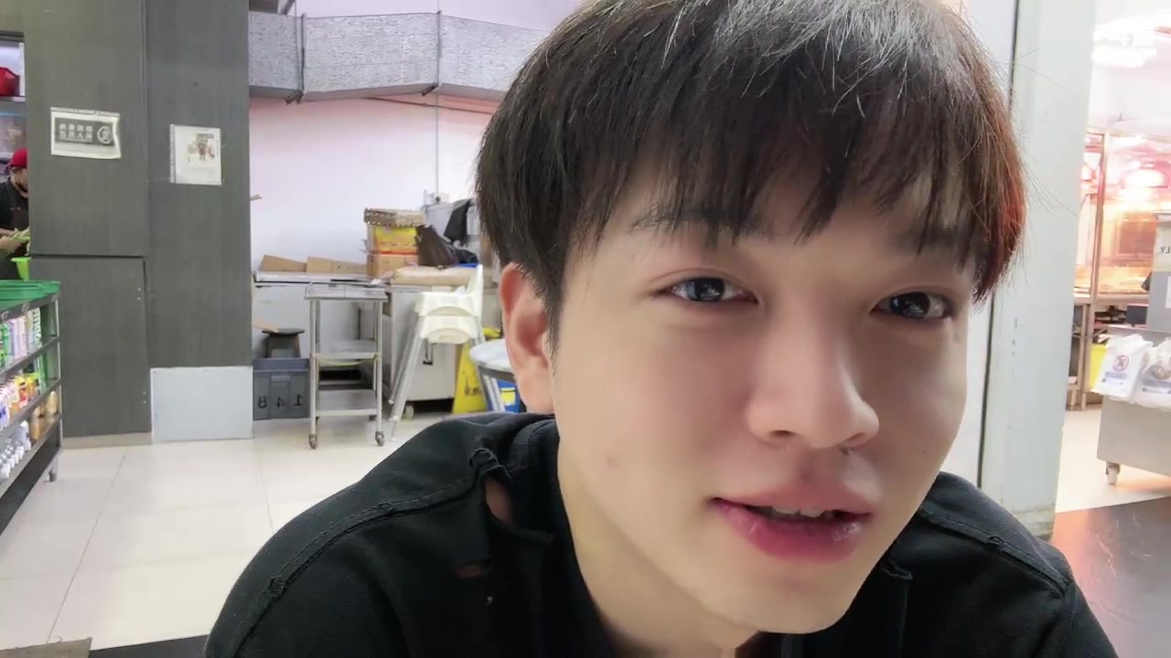 【2023-12-28 01点场】轰轰仔：轰轰：困得不行睡会 23:30开完会来~