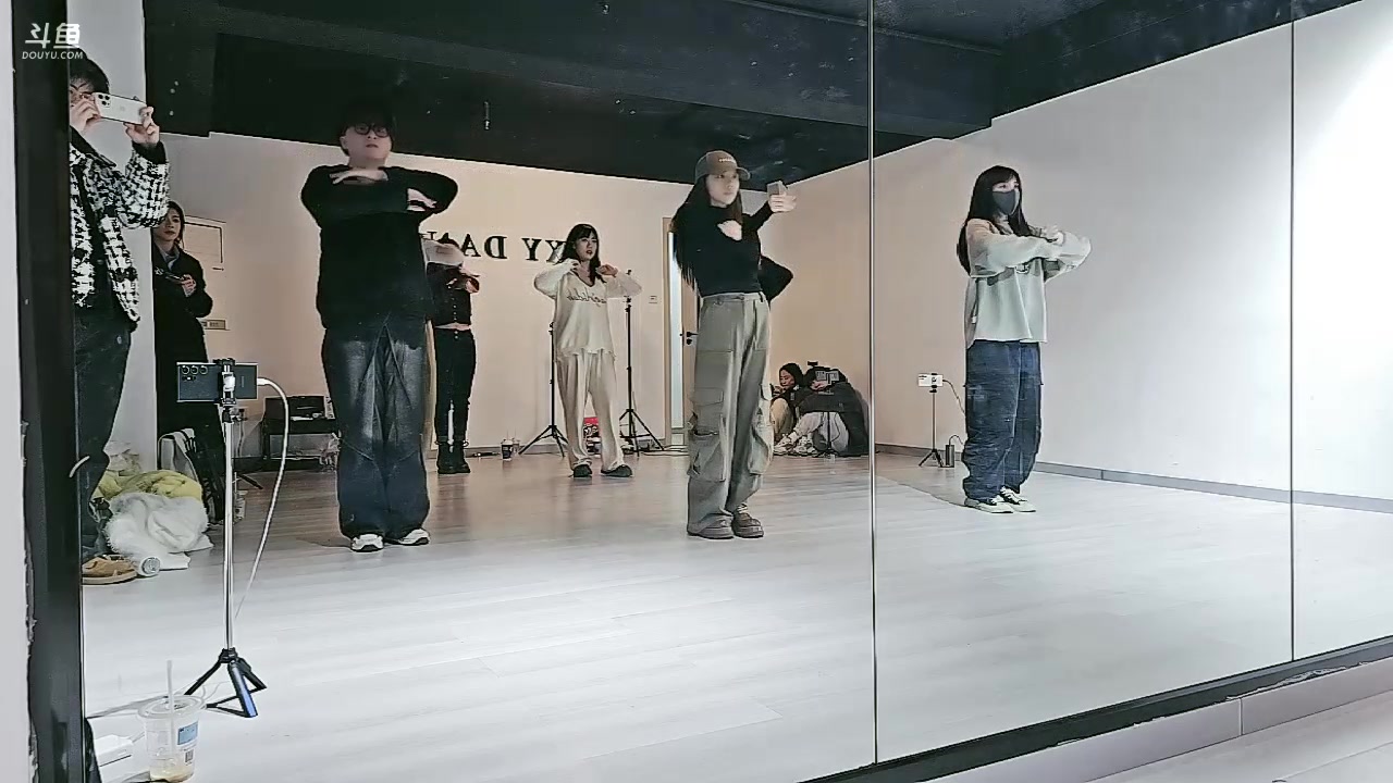 【2023-12-30 17点场】唐6儿：【小奶团】 有些远方让风代替我们抵达